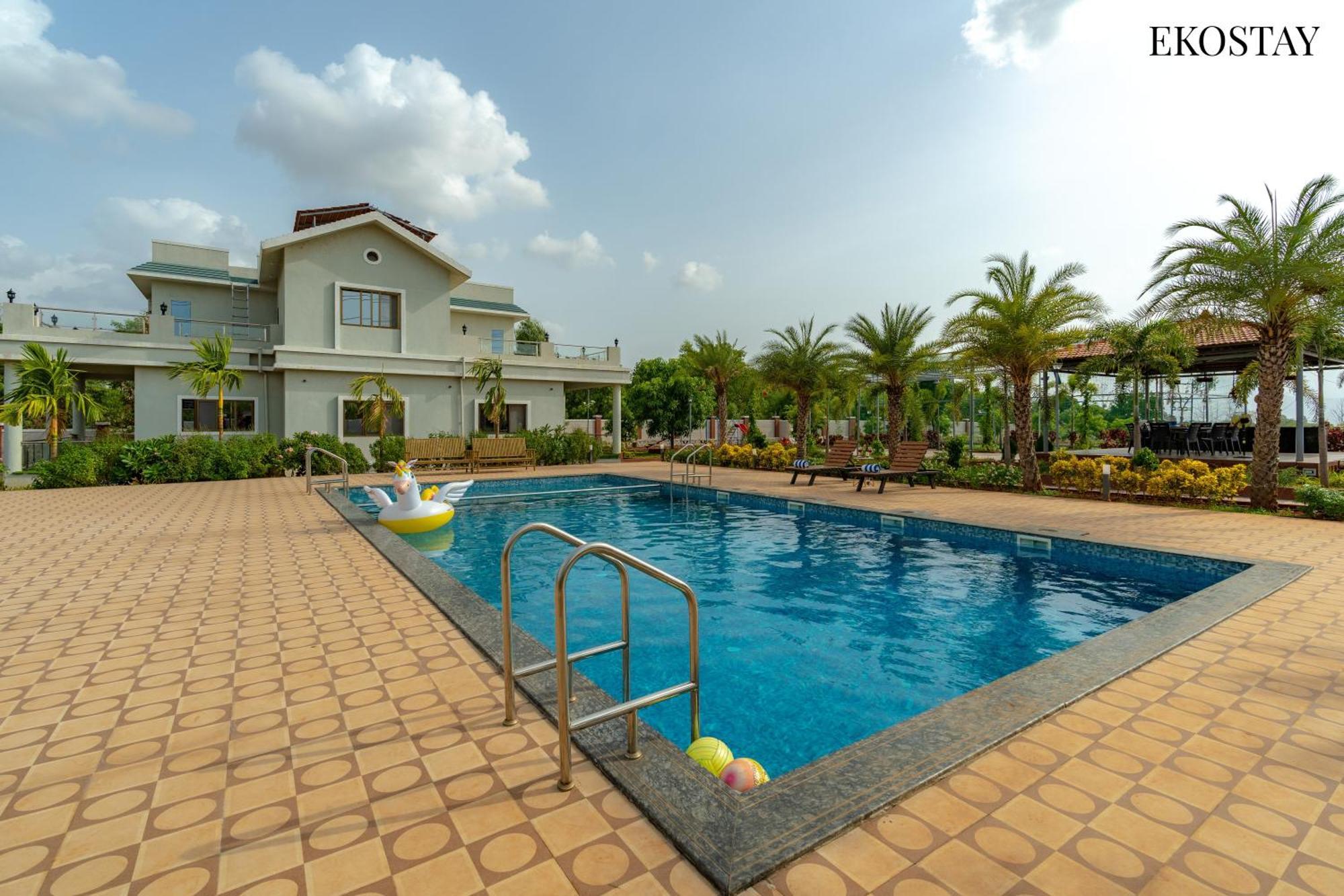 Ekostay Gold Palm Estate I Cricket Turf I Rain Dance I 2 Acre Property Karjat Kültér fotó