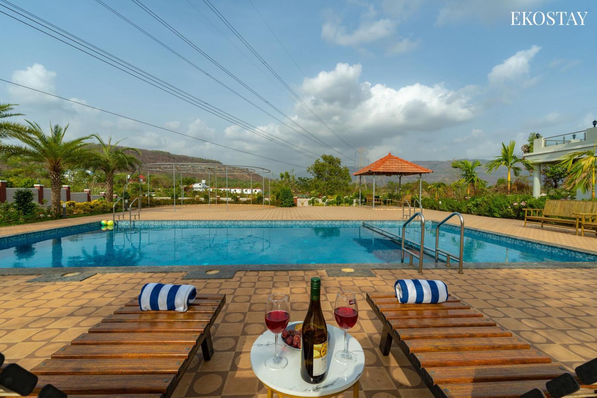 Ekostay Gold Palm Estate I Cricket Turf I Rain Dance I 2 Acre Property Karjat Kültér fotó